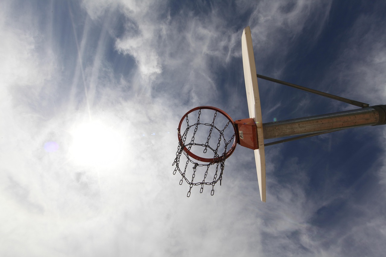 NBA 2K比赛风格，从游戏到现实，独特展现篮球艺术的风采