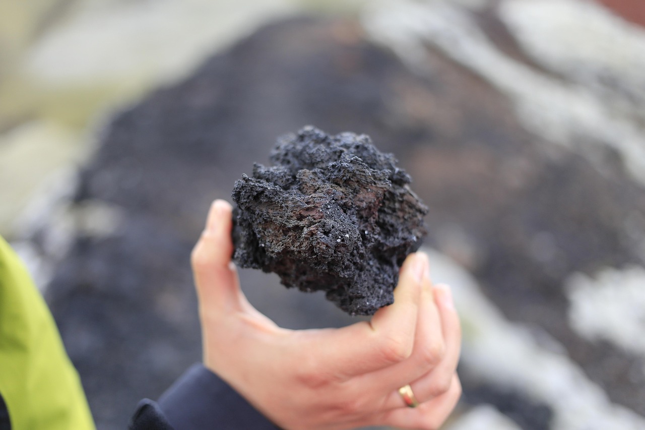 全球火山喷发最新动态与影响分析，活动状况全面观察