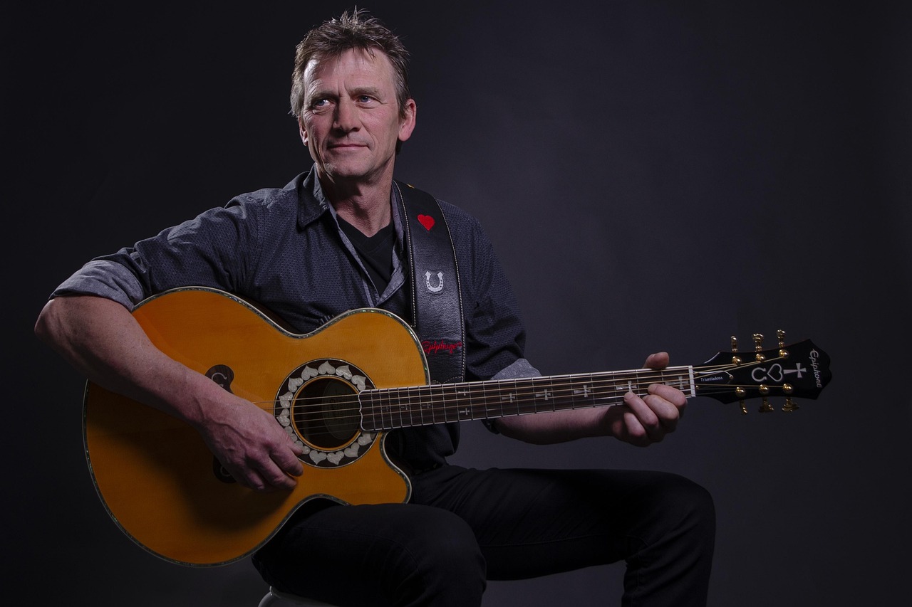 阎维文最新单曲，时代情感共鸣的旋律