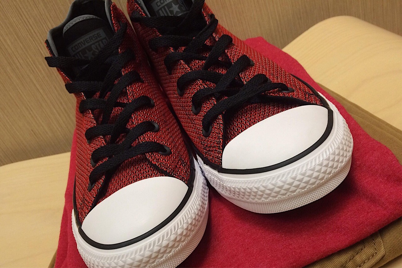 最新街头挑鞋短视频，时尚潮流的热门选择