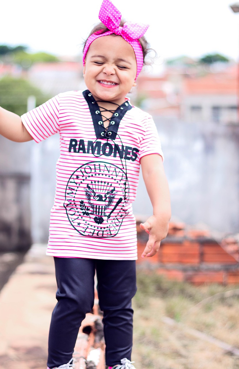 最新时尚推荐，适合12岁女孩的潮流书包款式