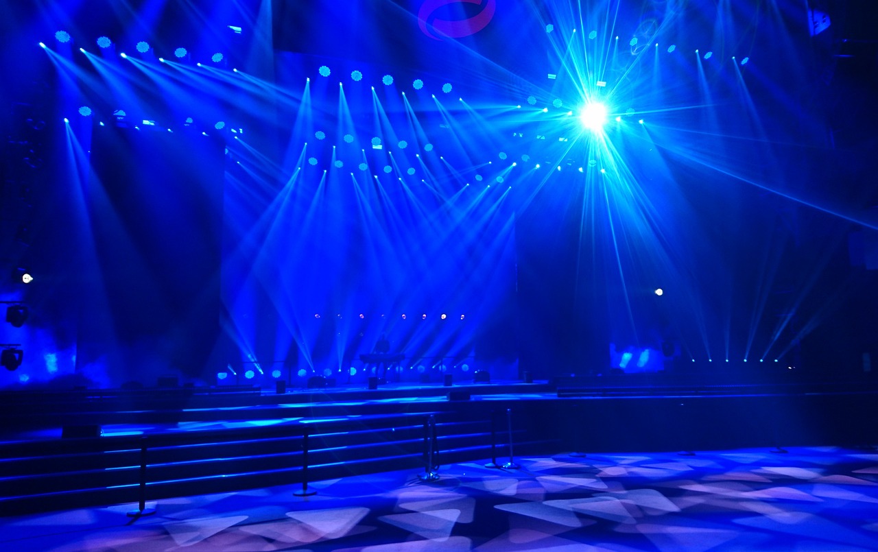 泰国明星Stephan开启音乐与影视新篇章，最新动态揭秘