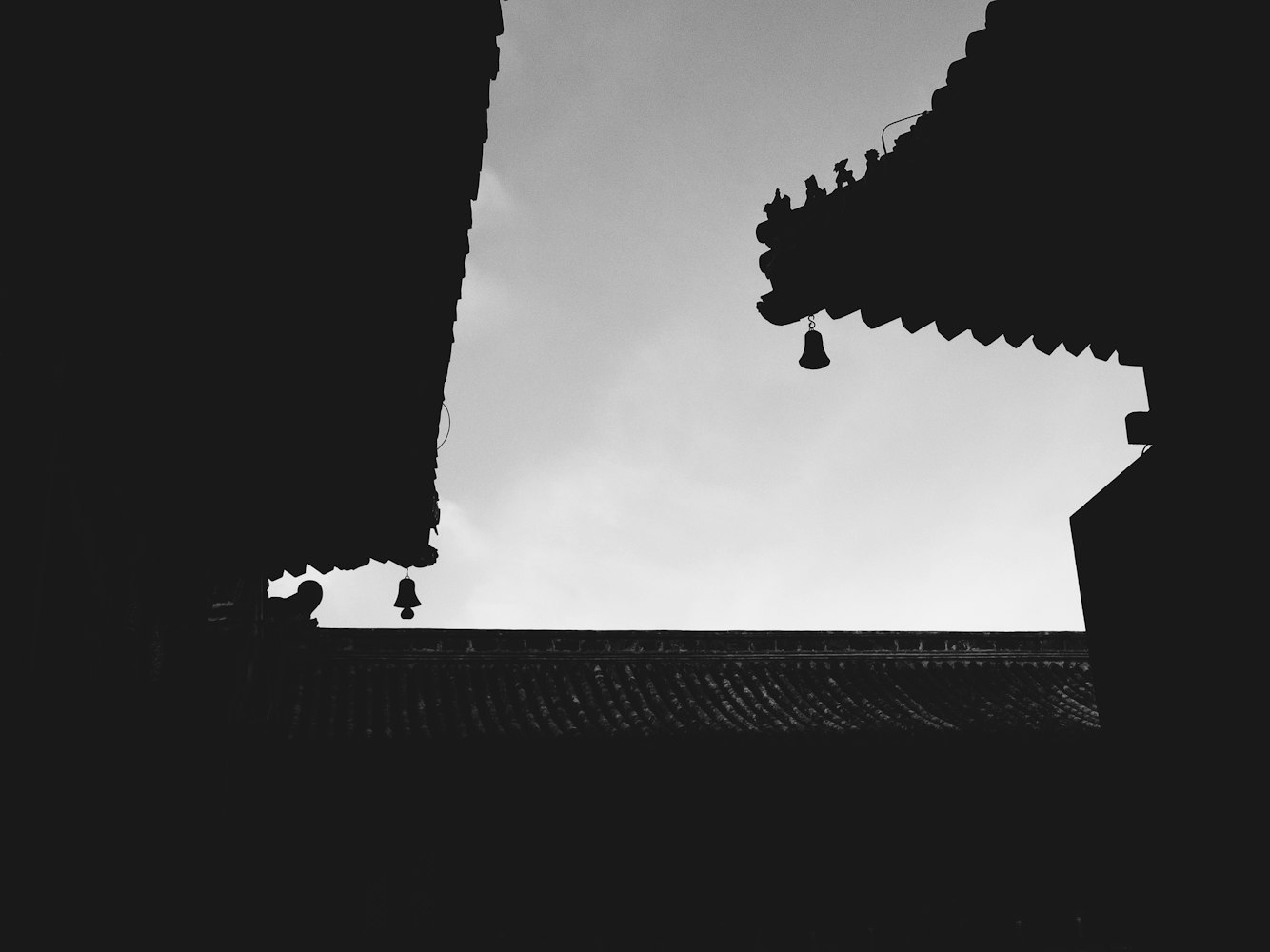 动漫素描画中的女生魅力展现