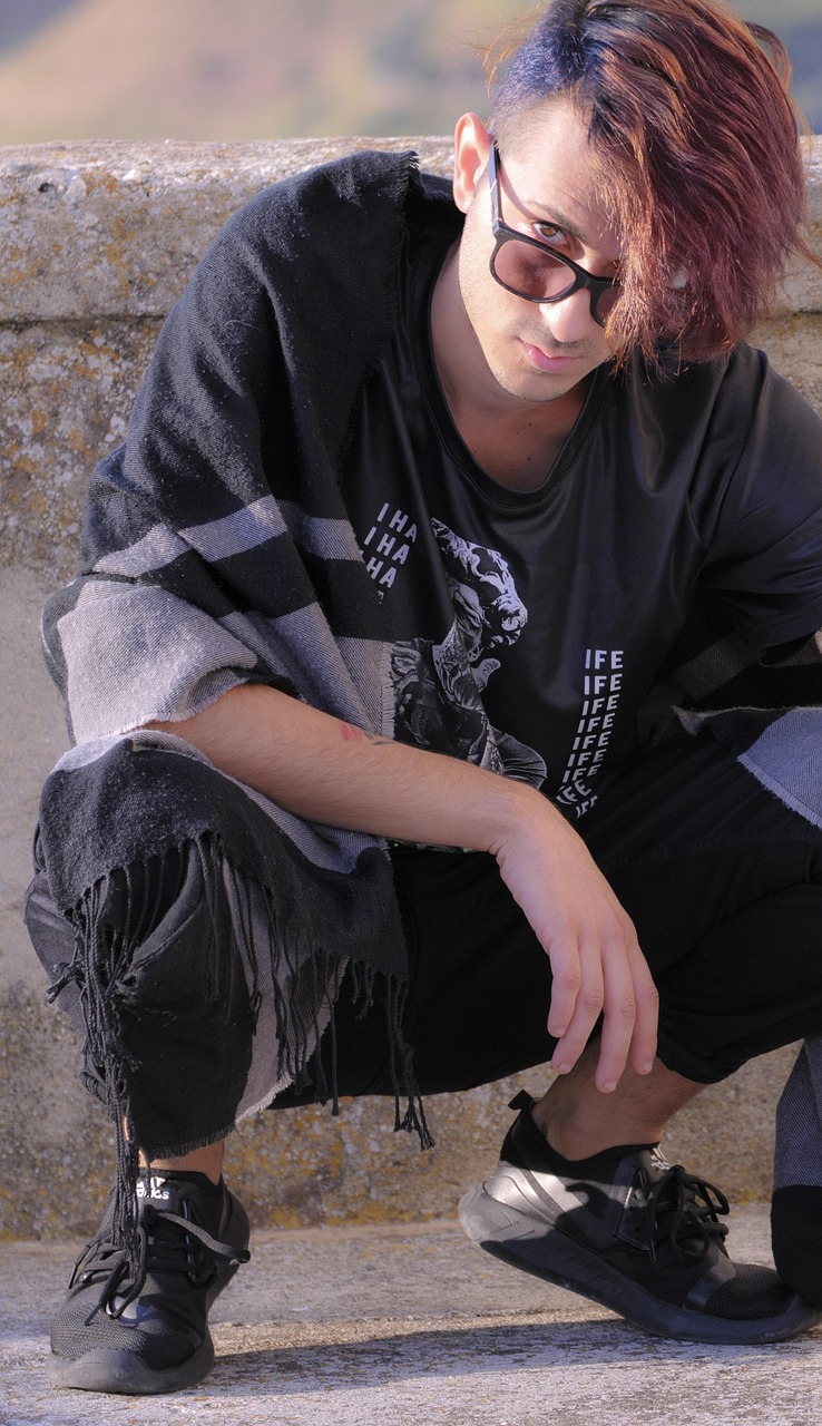 李咏新发型亮相,重塑魅力,引领时尚新潮流