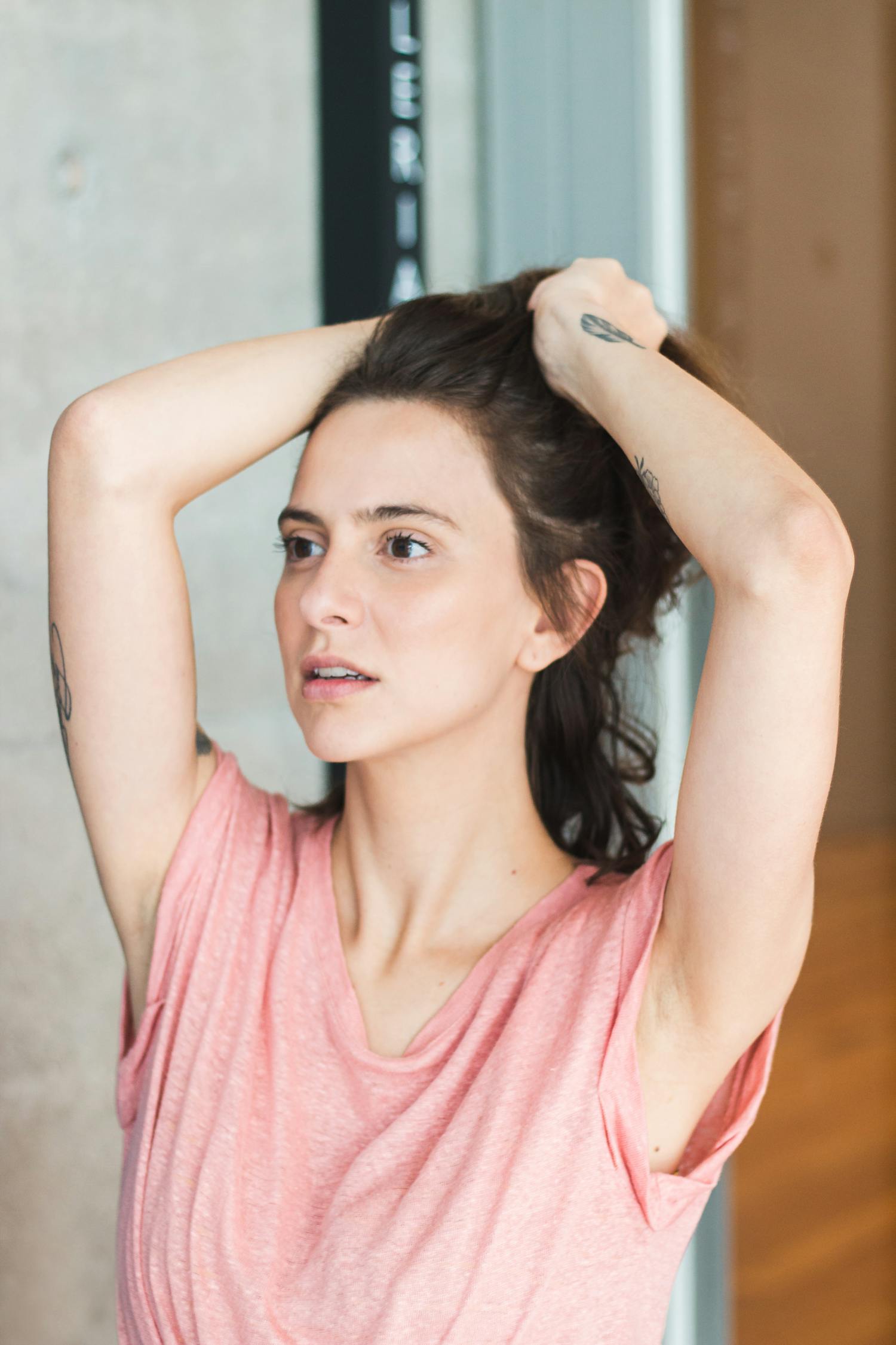 及伟佳最新写真,时尚魅力的无限探索