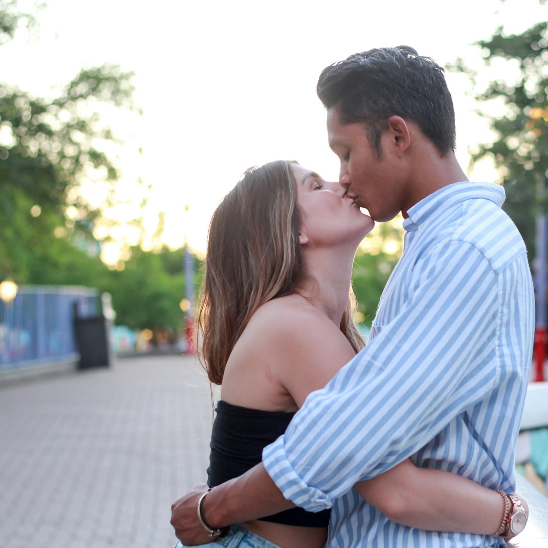 蜜桃电影,银幕上的甜蜜诱惑之旅