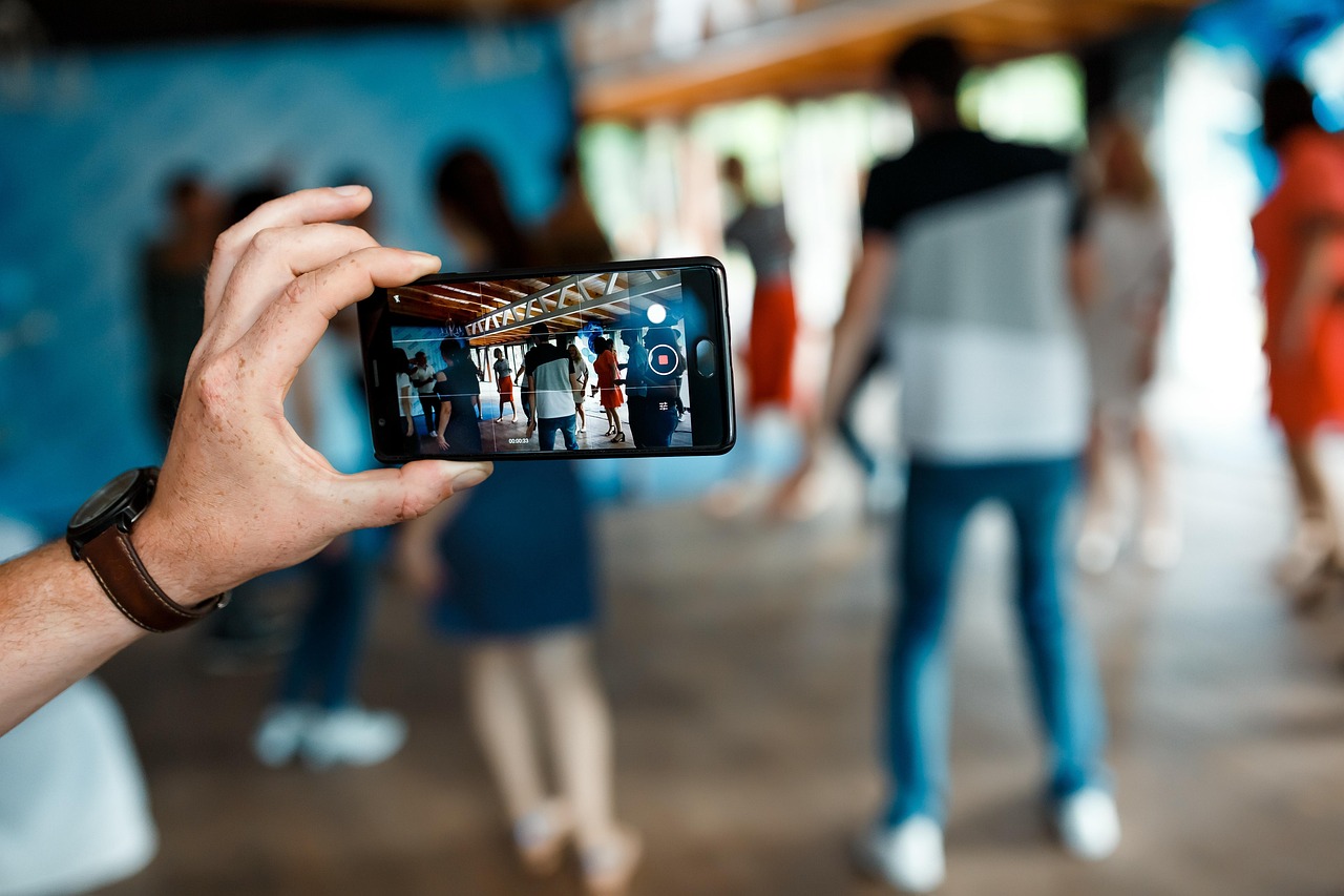 马云与阿里巴巴的上市之路，电商巨头崛起的蜕变之路