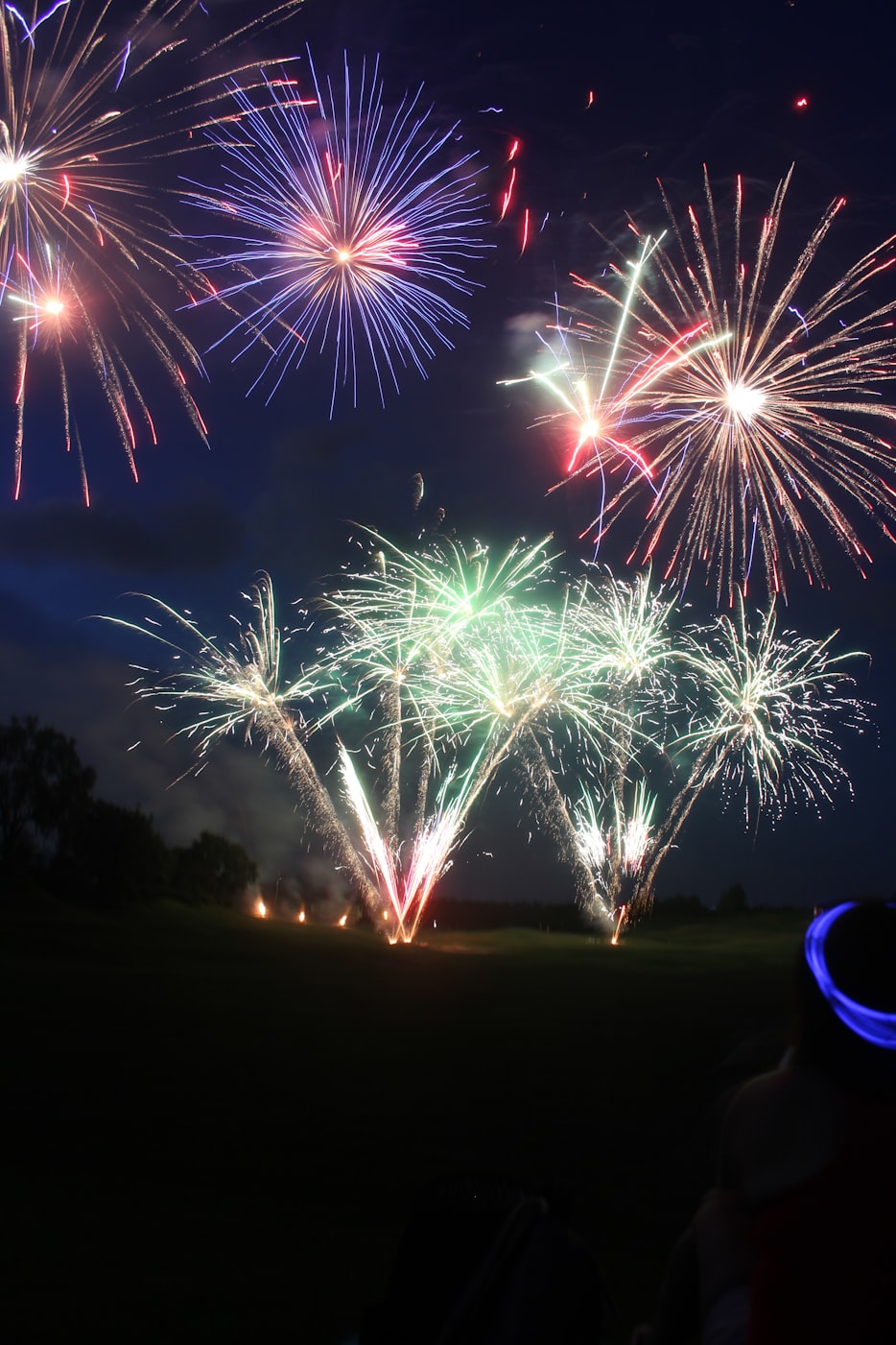 最新除夕精彩瞬间,烟花映夜空,万家灯火共团圆时刻