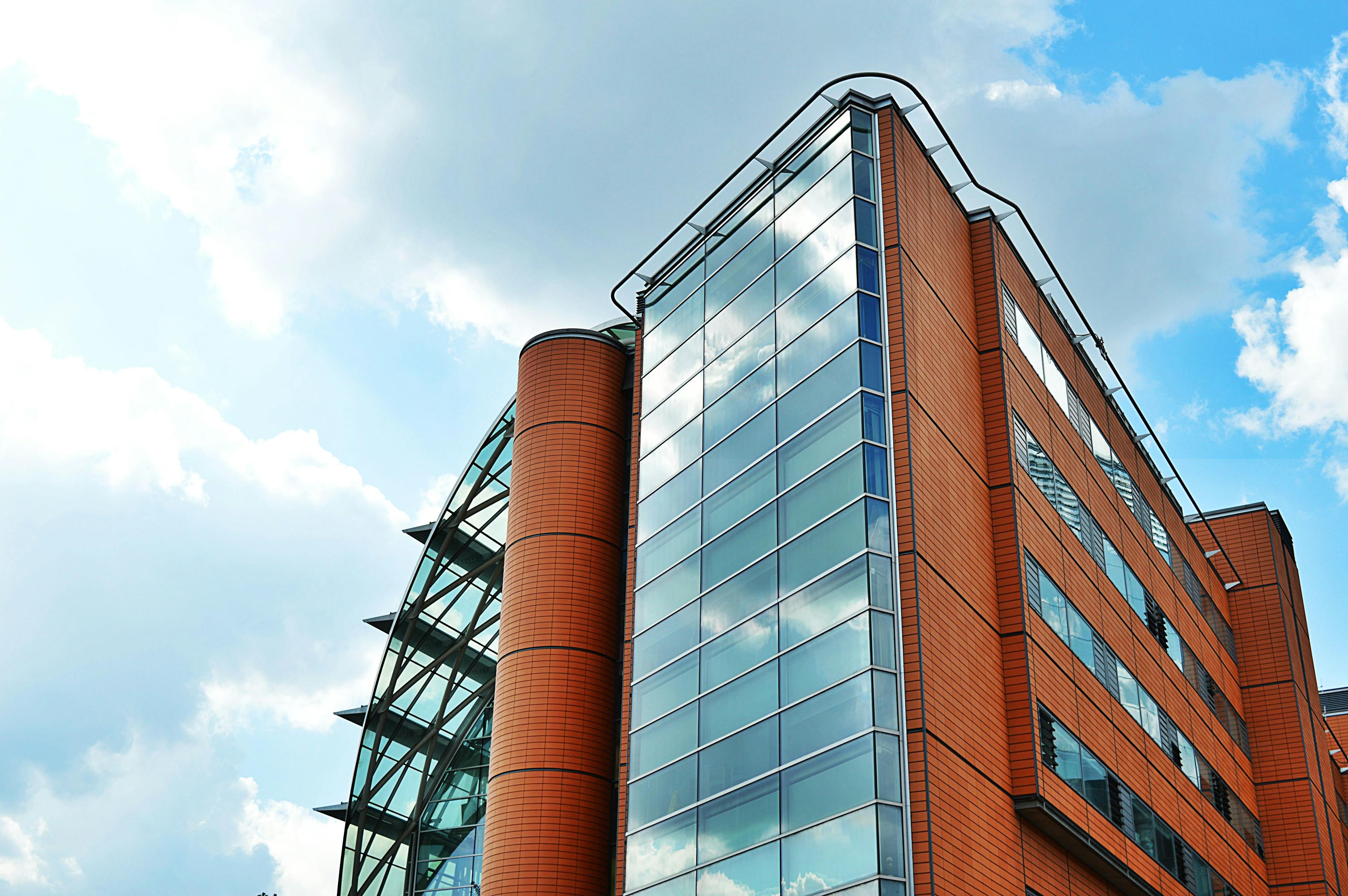 美的置业上市之路，探索企业成长与未来展望