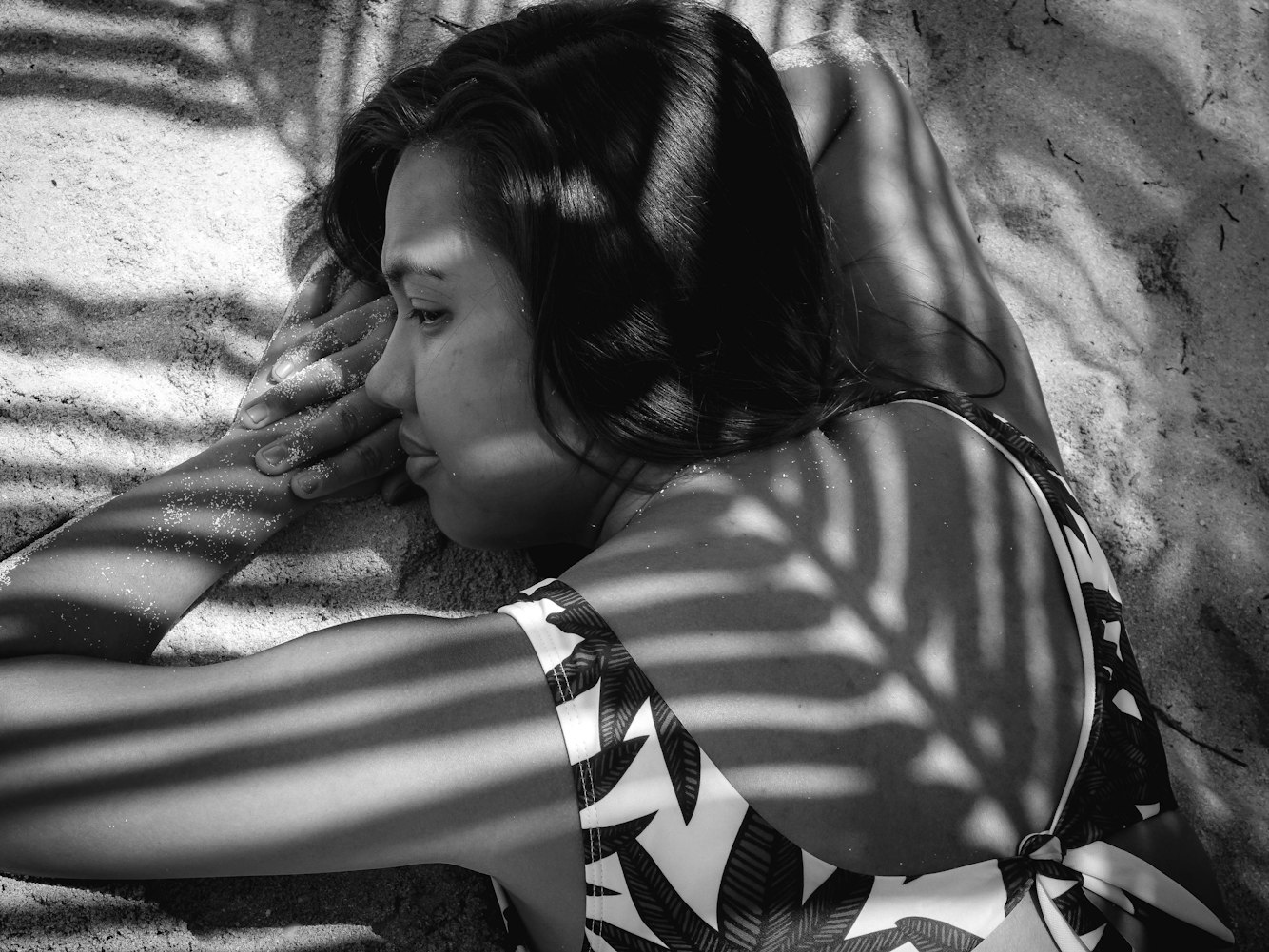 俞灏明最新照片展现成熟魅力与坚韧风采的独特风采