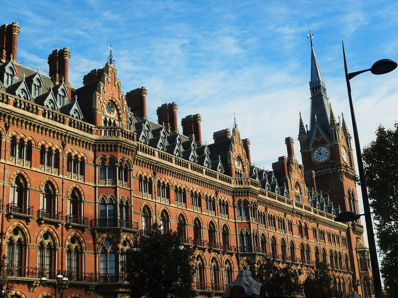 原油市场最新动态,走势分析、影响因素与前景展望