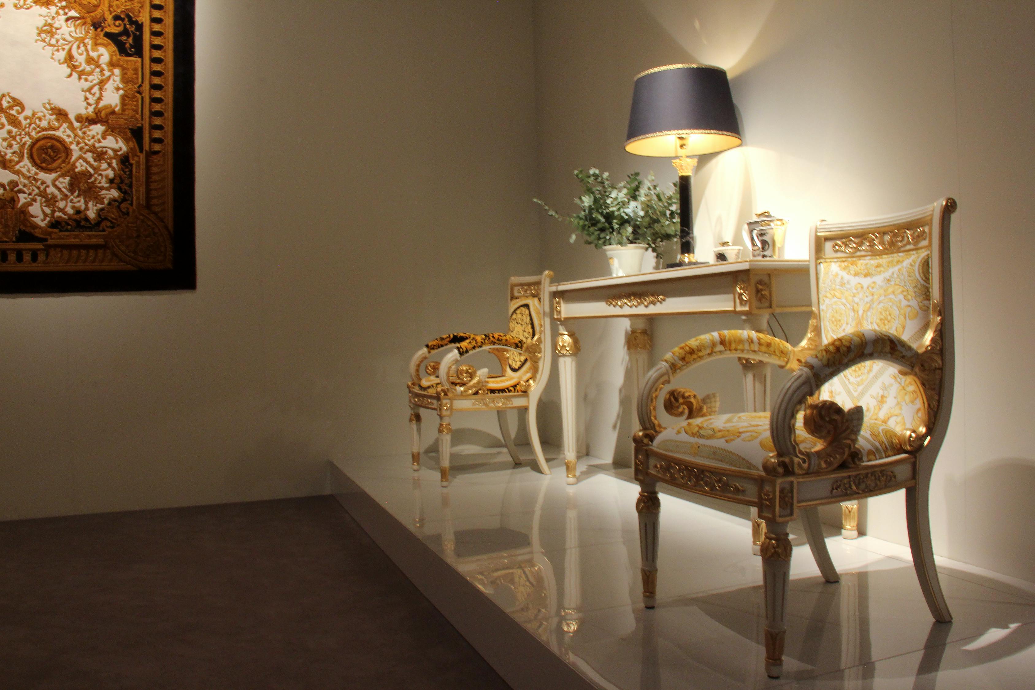 新款电视柜时尚设计与实用功能的完美结合（2015年）