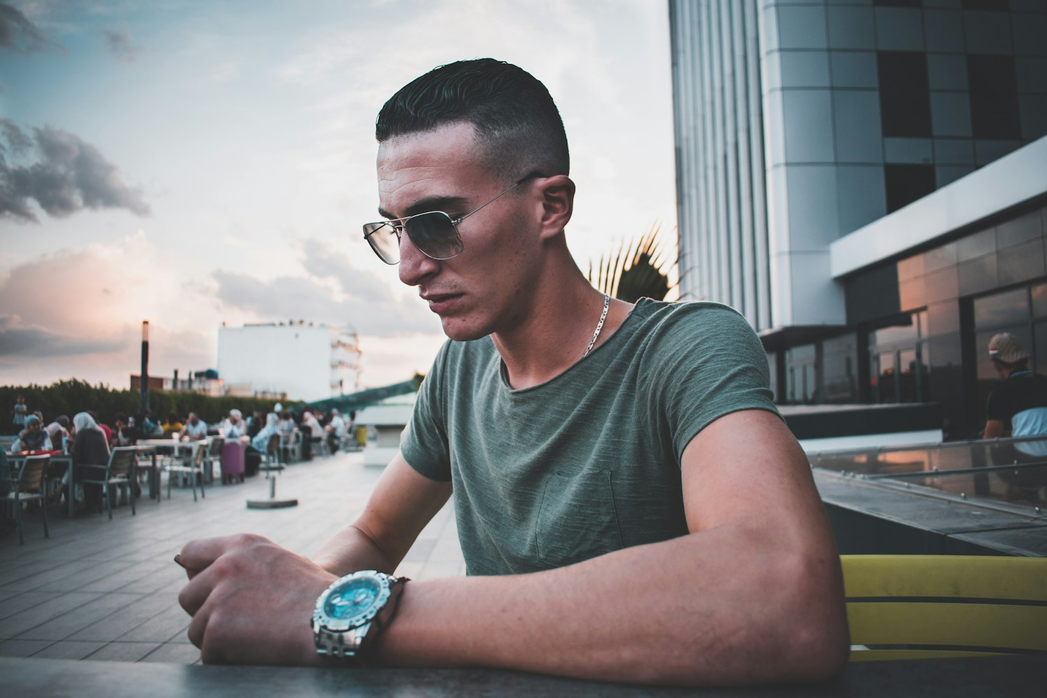 李庆演员，演艺之路的闪耀之星