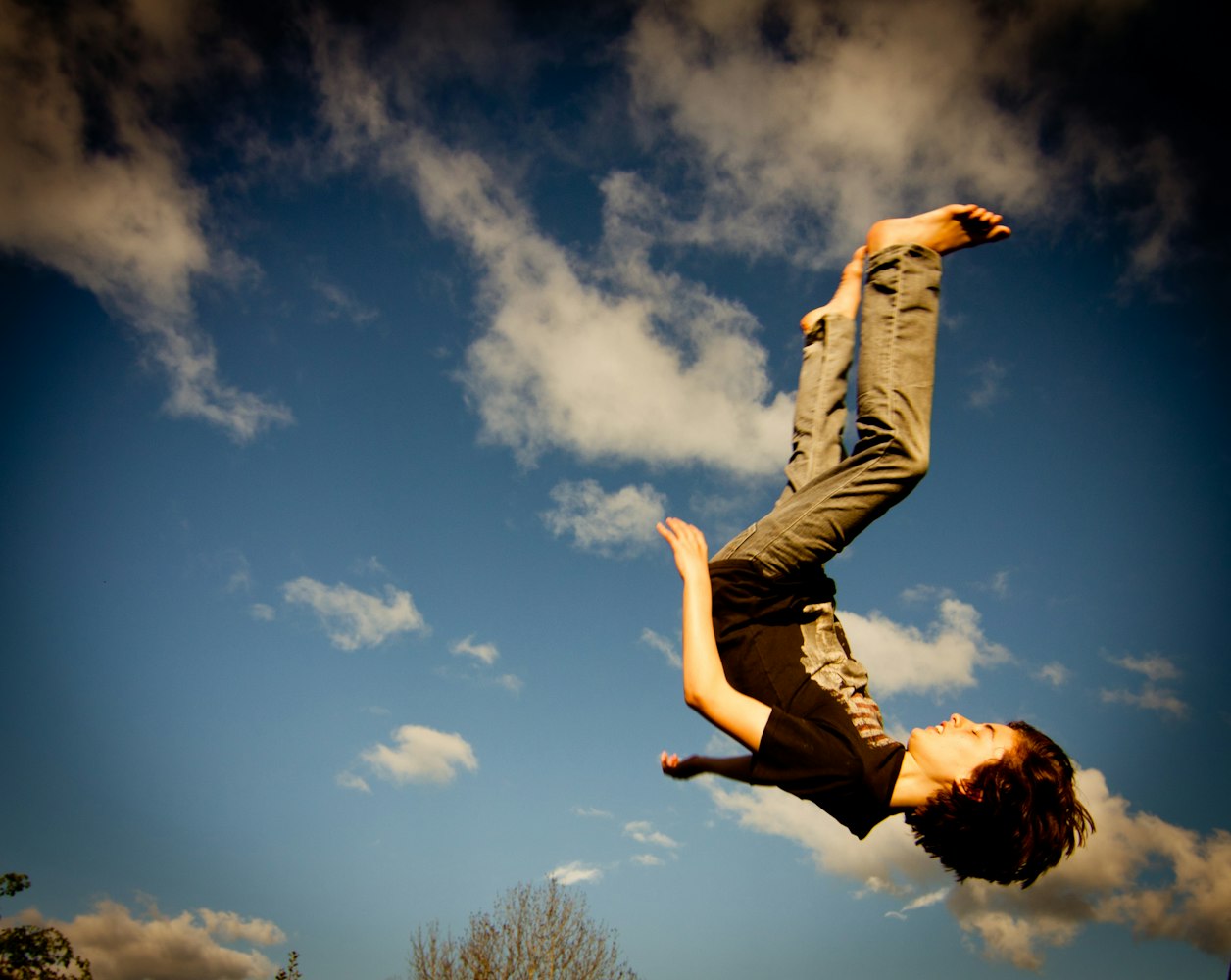 聚焦300099股票行情动态分析