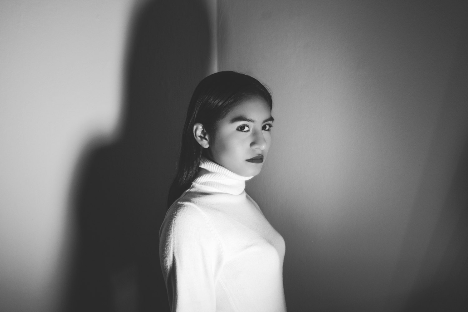 恋上黑天使演员，演技与魅力的完美融合。