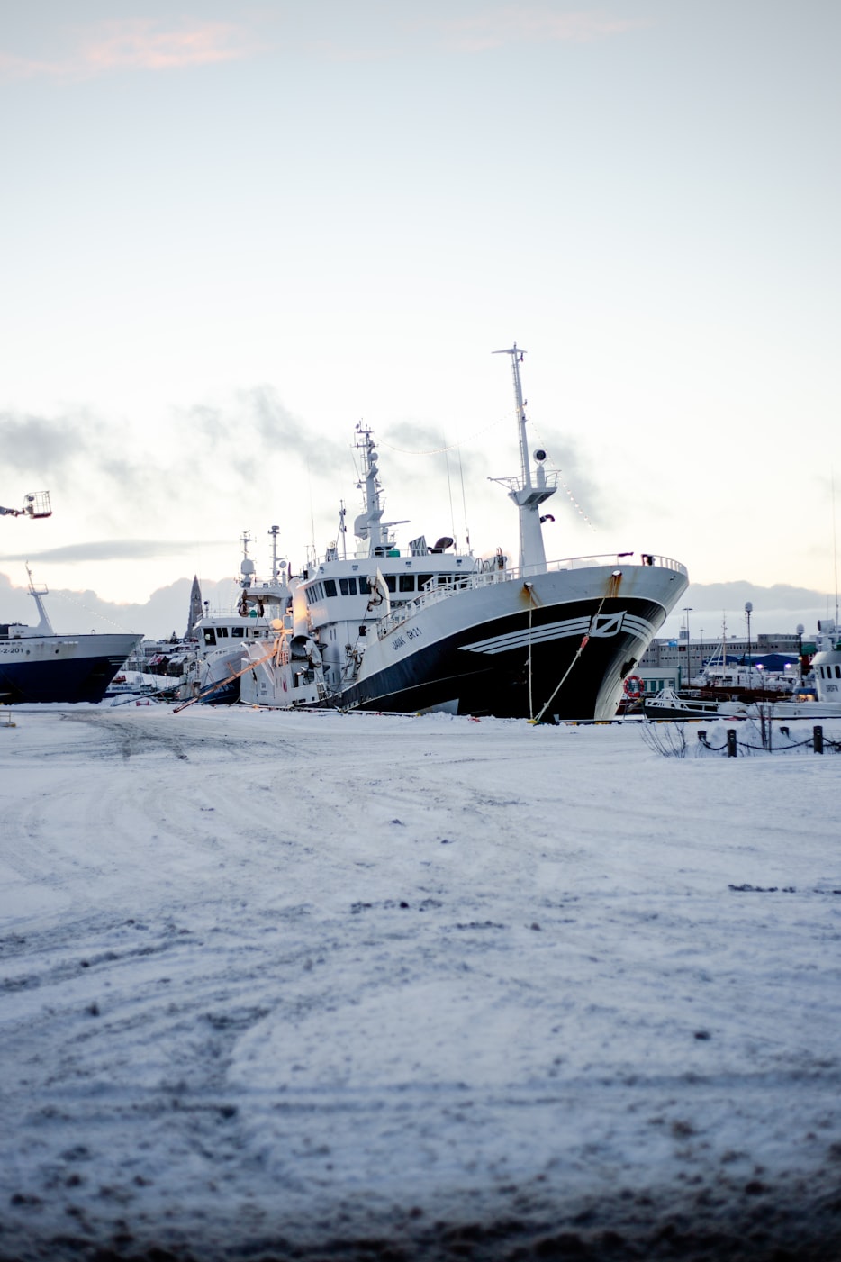 中国最新军舰成功下水，海军实力再上新里程碑