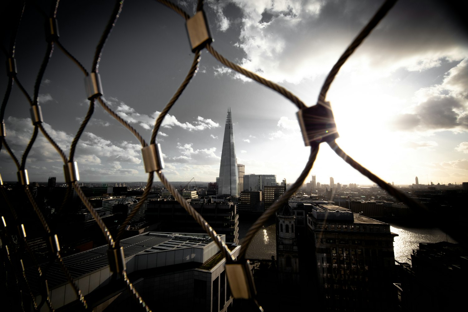 小西悠新作品，探索未知的艺术之旅奇妙之旅。