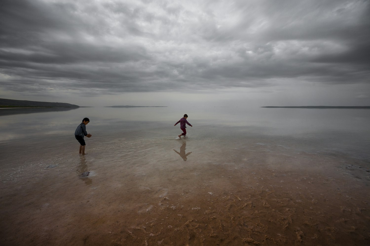 依兰爱情故事，情感交织中成长与人生的探索之旅