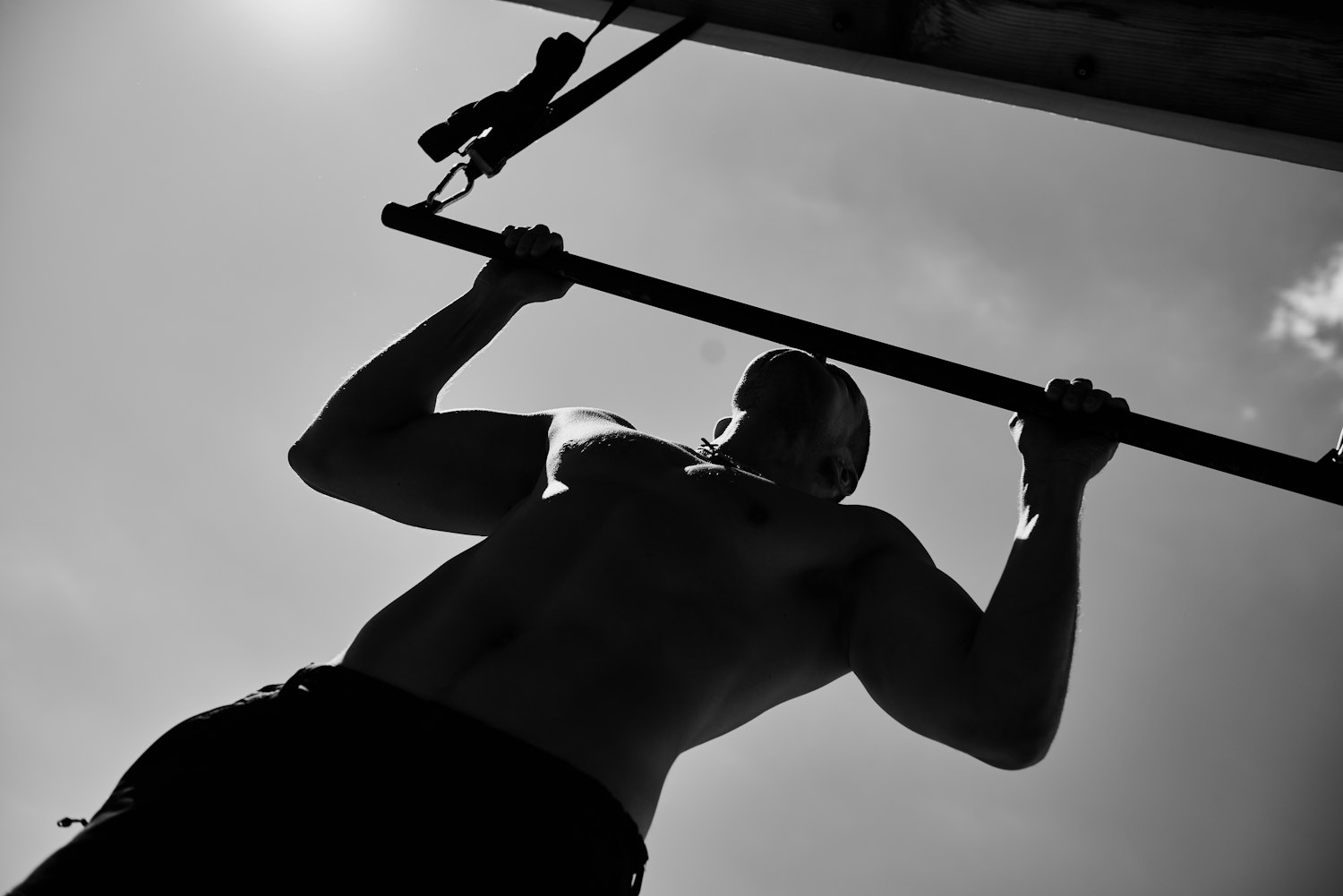 泰拳佐龙比赛，荣耀与激情的较量之战